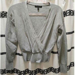 Banana‎ Republic gray ribbed knit faux wrap cropped sweater deep V-neck small